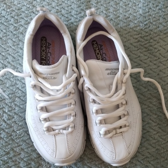 ladies sketchers size 6